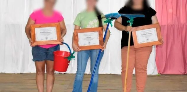 Un municipio de Misiones encendió la polémica al regalar escobas y baldes en la previa del Día de la Mujer. 