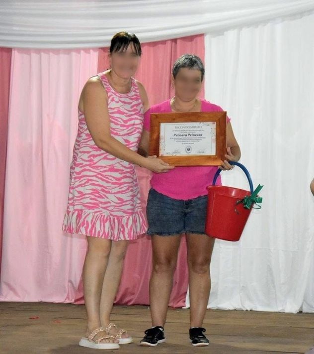 Un municipio de Misiones encendió la polémica al regalar escobas y baldes en la previa del Día de la Mujer. 