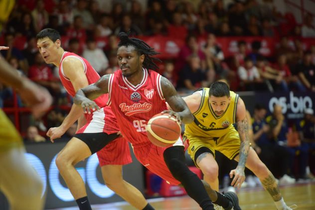 El último partido de Anton Cook en Instituto fue en el estadio Ángel Sandrín ante Boca por los cuartos de final de la Basketball Champions League.