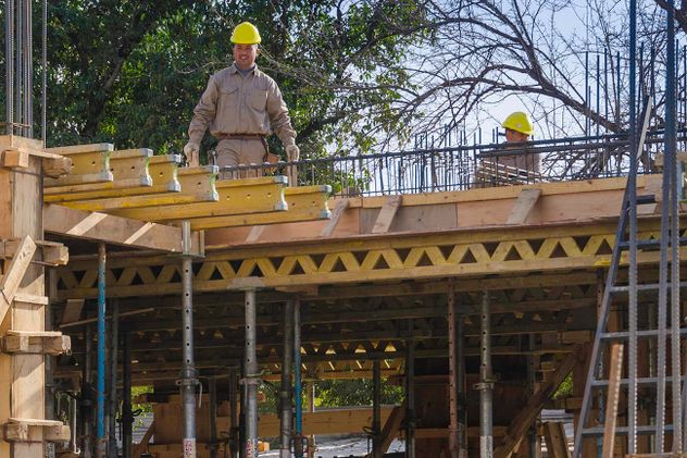 Los registros del empleo formal mostraron caídas interanuales en la cantidad de trabajadores registrados en la construcción y una reducción en el número de empresas activas.