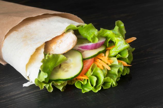 Tres ideas para resolver un almuerzo rápido y proteico con una suprema de pollo.