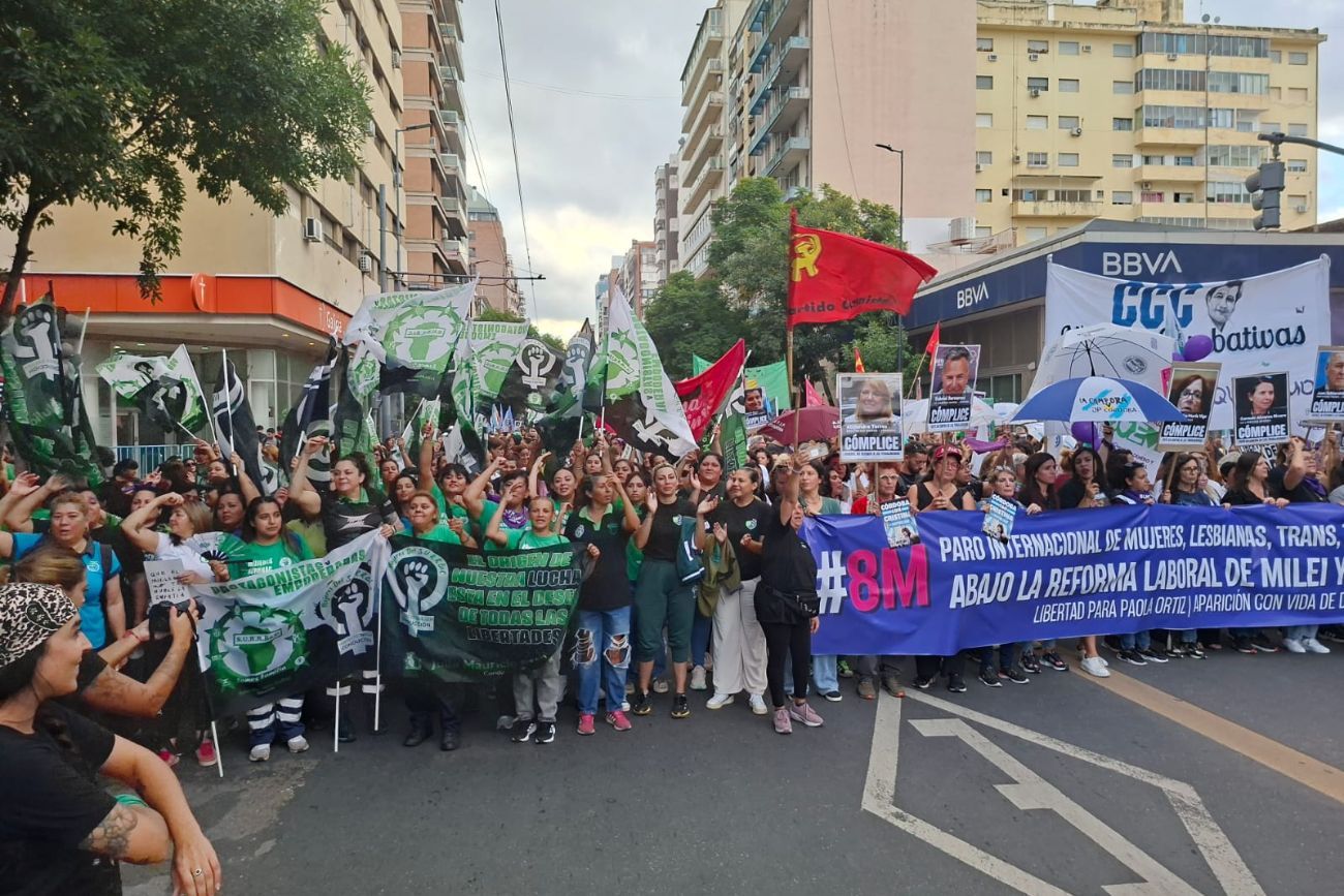 Arrancó la marcha por el 8M en Córdoba.