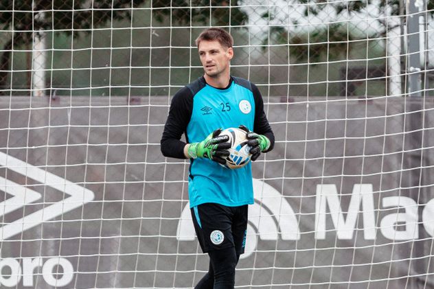 Thiago Cardozo, arquero de Belgrano en el Centro Formativo Armando Pérez de Belgrano. 