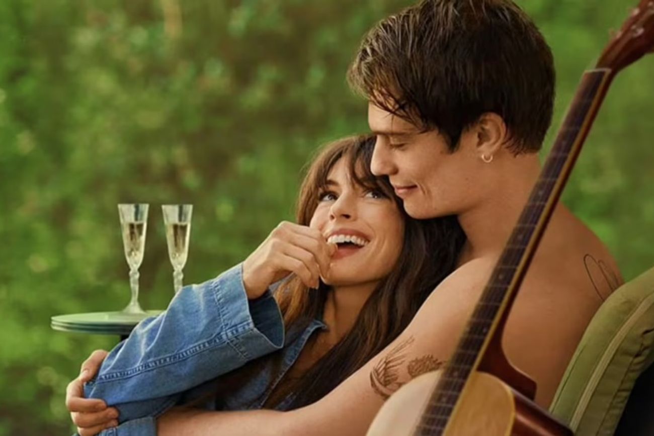 La película romántica protagonizada por Anne Hathaway de menos de dos horas que es furor en Prime Video.