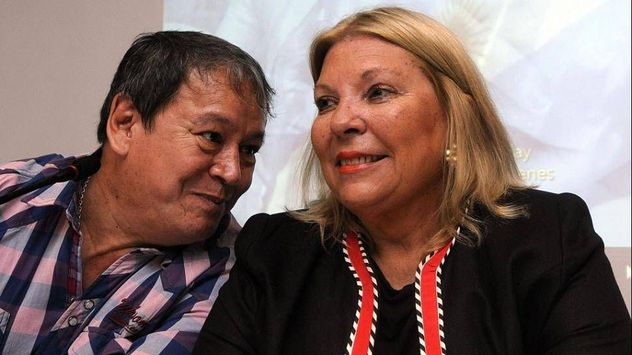 Roberto "Toty" Flores junto a Elisa Carrió, en la época de Juntos por el Cambio. 