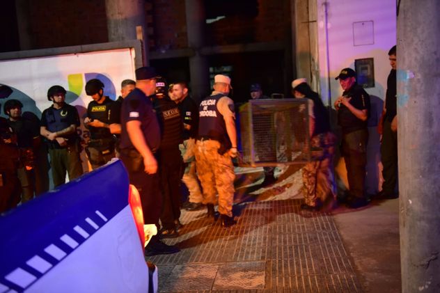 Córdoba. Realizan un operativo en el "Elefante Blanco" de bulevar San Juan.