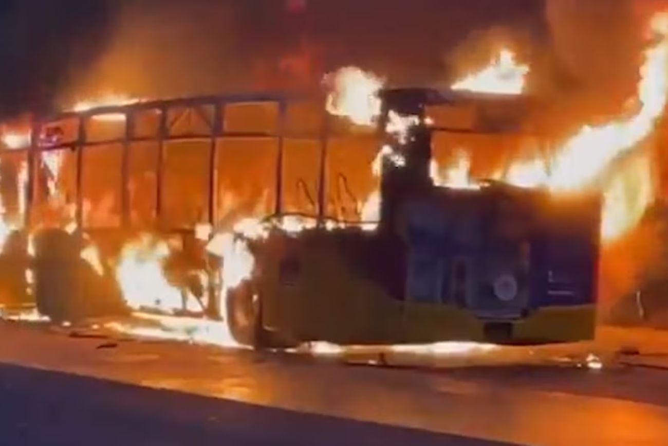 El incendio de un colectivo en Suiza dejó seis muertos y cinco heridos: investigan si fue intencional