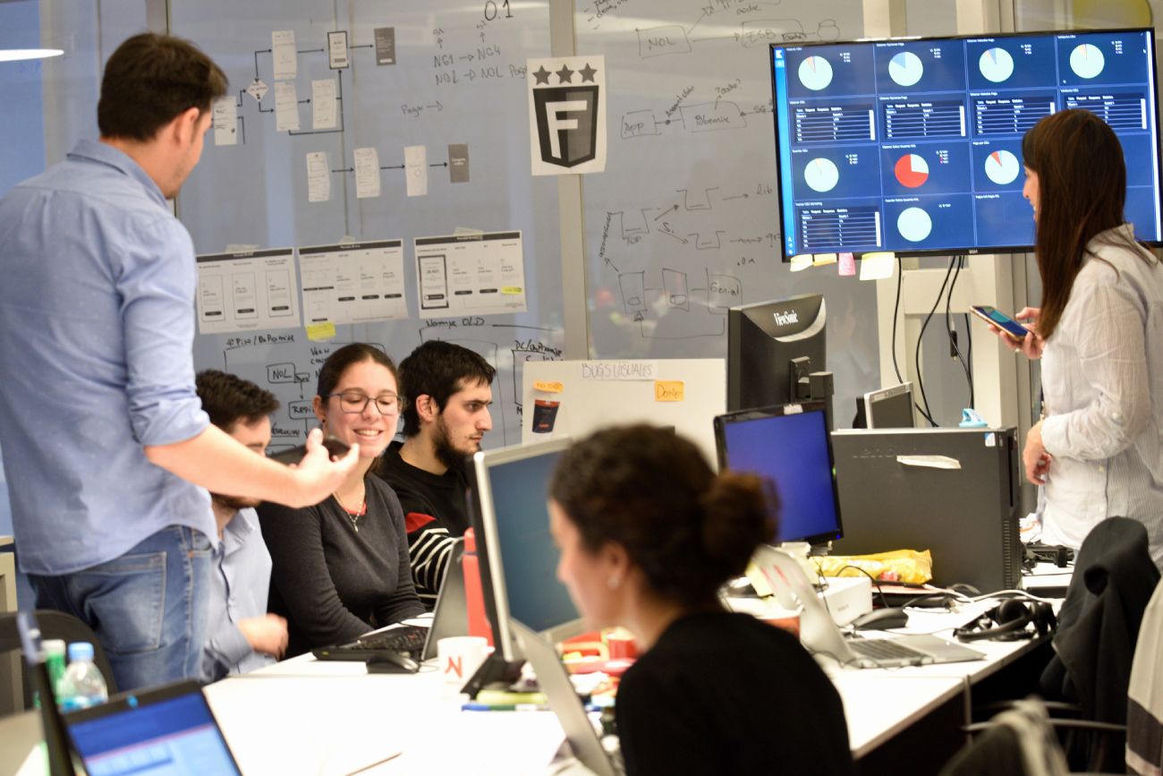 SUELDOS. Más allá de las diferencias sectoriales, se consolidan los esquemas salariales ligados a la productividad de los equipos de trabajo. (Ramiro Pereyra / La Voz / Archivo) 