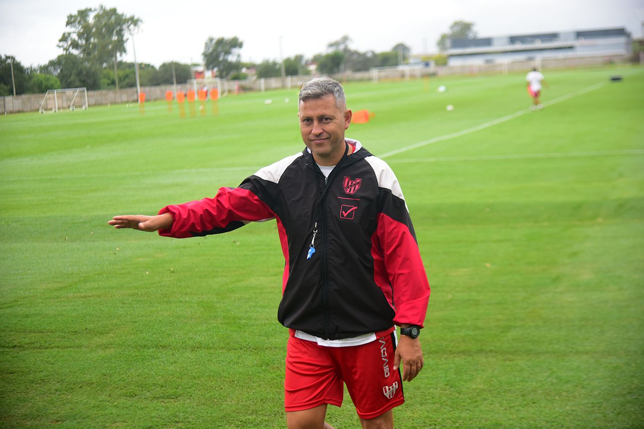 Diego Flores, entrenador de Instituto.
