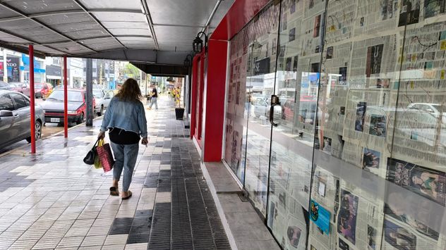 Locales comerciales desocupados en el centro de Río Tercero. Los comercios acusan bajas ventas, en todas las ciudades. 