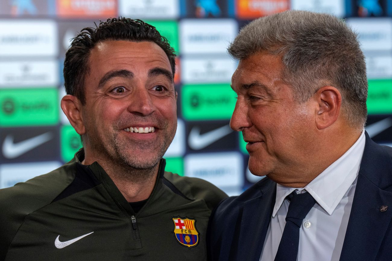 Xavi y Laporta se cruzaron por Messi.