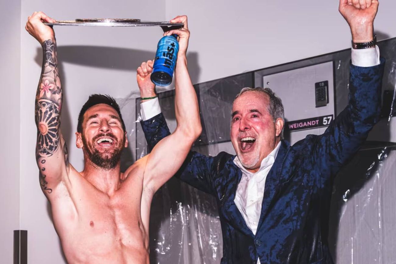 Lionel Messi junto a Jorge Más.