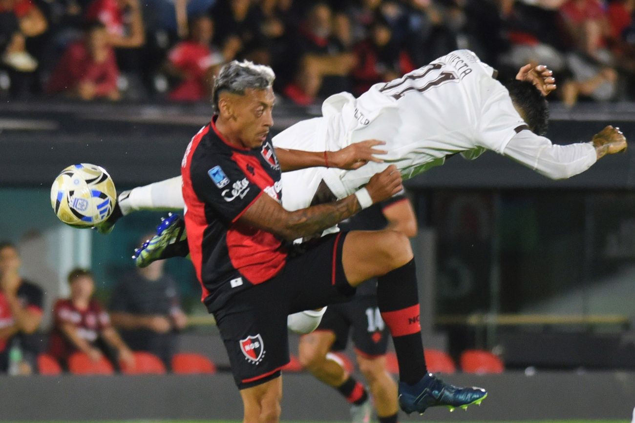 Newell's y Platense empataron 1-1 en Rosario. 