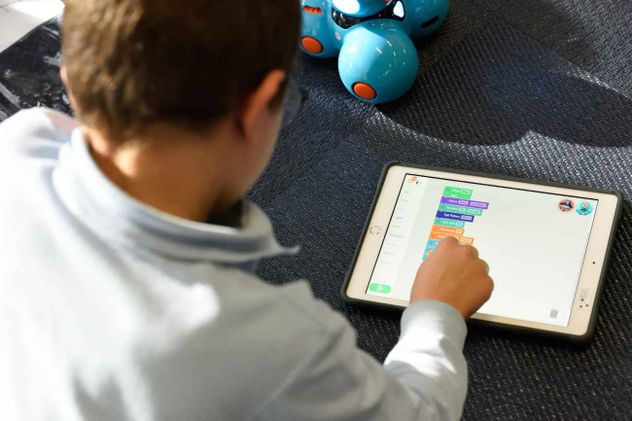 El uso de la inteligencia artificial (IA) generativa, capaz de producir texto, imágenes y video a la carta, creció exponencialmente en los últimos años.