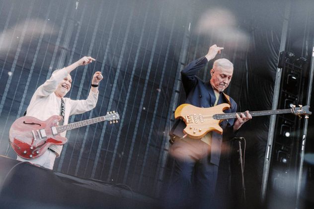 David Lebón y Pedro Aznar, durante la presentación de su homenaje a Serú Girán en Colombia.