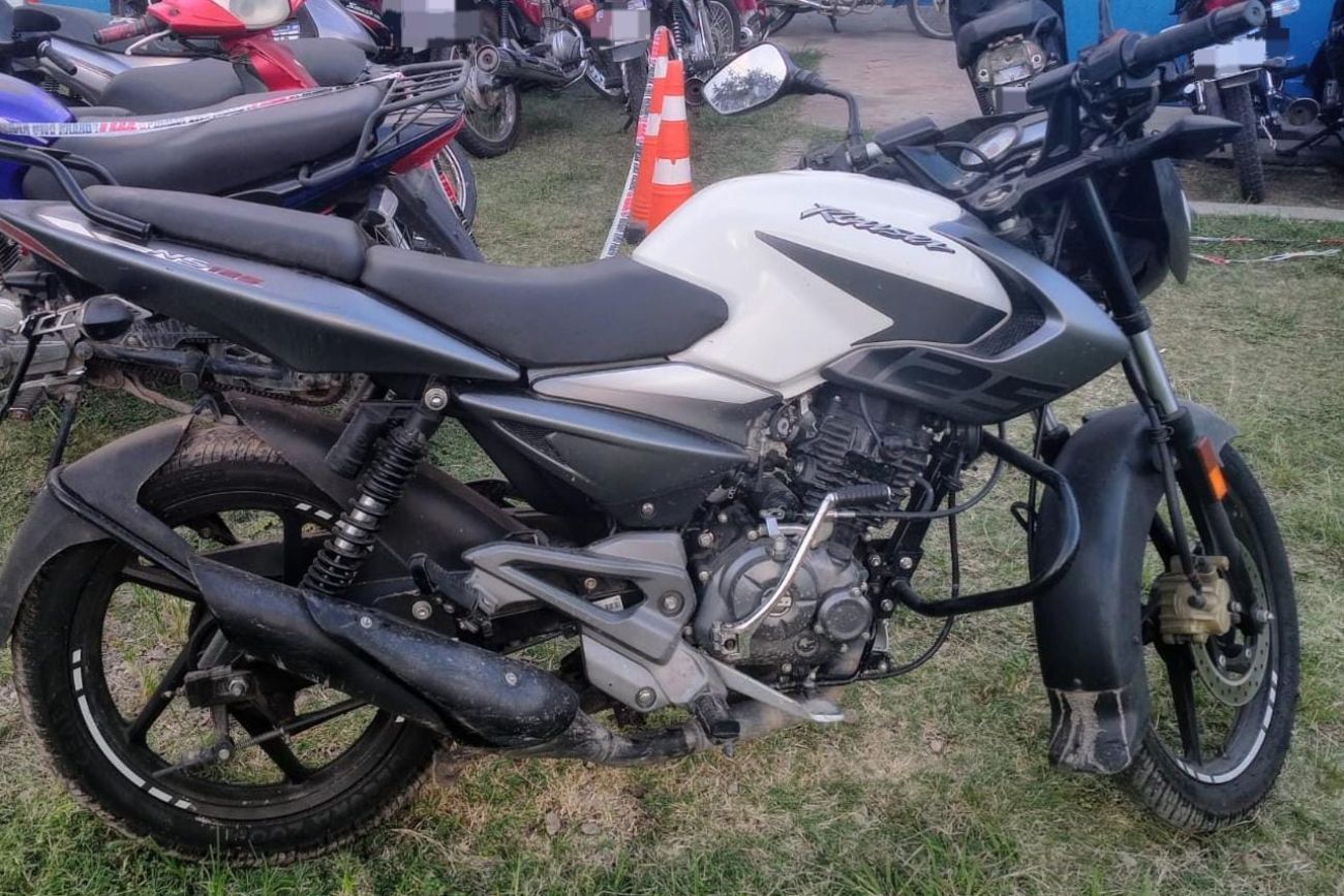 Detuvieron a tres adolescentes que le robaron la moto a un chofer de app.