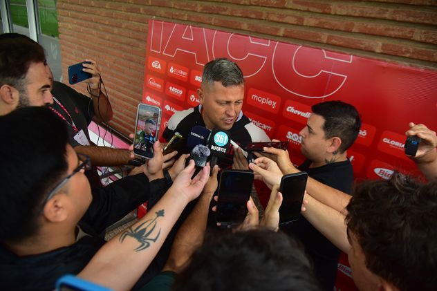 Diego Flores, entrenador de Instituto.