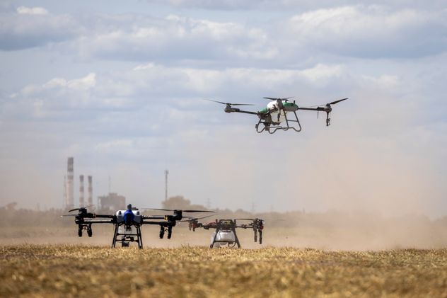 EN EL AIRE. Los drones se han convertido en los últimos tiempos en uno de los equipos más requeridos por los productores. Casi todos son importados.