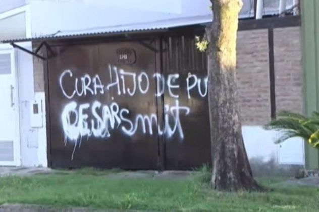 Un adolescente de 12 años fue a buscar su pelota y se electrocutó al tocar un portón: permanece internado