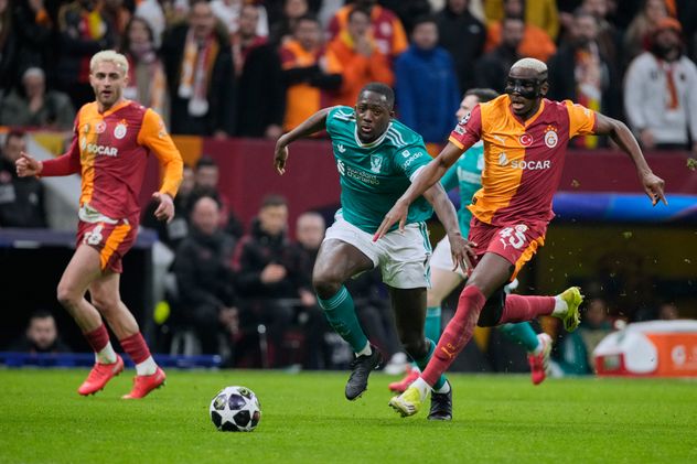 Galatasaray le gano 1-0 al Liverpool por la ida de los octavos de final de la Champions League.
