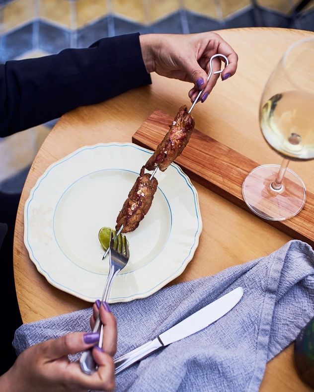 Cuál es el restaurante escondido de Villa Urquiza que es furor y solo abre viernes y sábados.