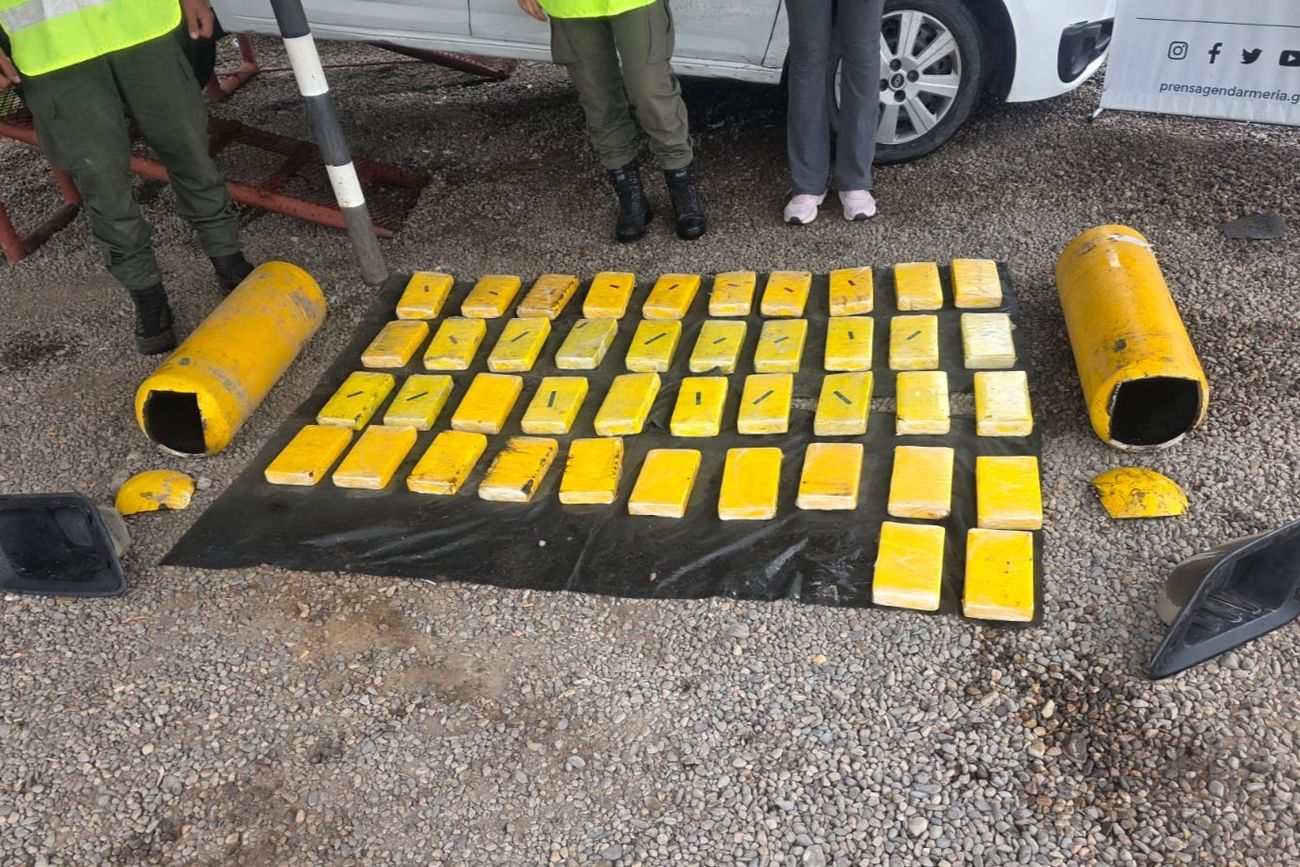 Salta: Detienen a una ciudadana que conducía una camioneta con un cargamento oculto de 44 kilos de cocaína. (Gendarmería Nacional)
