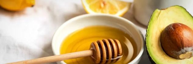 Cómo hacer un baño de crema casero para hidratar el pelo seco y sin brillo.