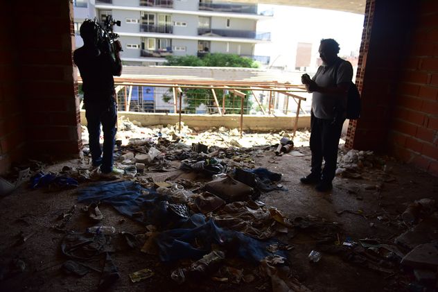 En la actualidad el edificio no tiene medidas de seguridad para las personas que puedan ingresar o que circulan en proximidad a la estructura.