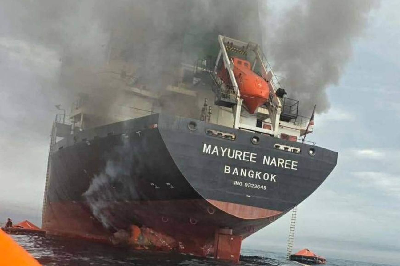 Barco tailandés atacado en el Estrecho de Ormuz. 