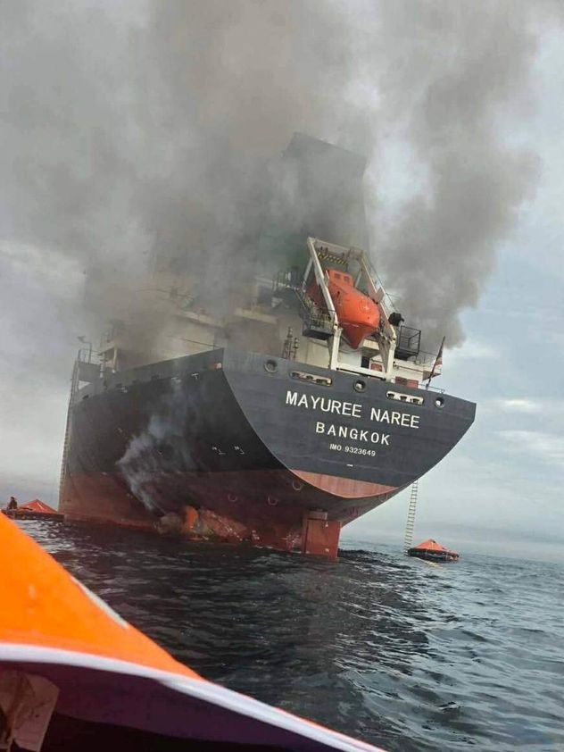 Barco tailandés atacado en el Estrecho de Ormuz.