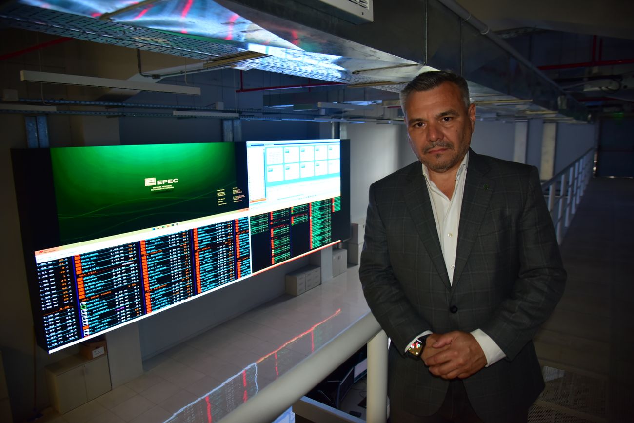 Presidente de Epec Claudio Puértolas en la sede Deán Funes de Villa Páez, donde se controla el servicio en baja, media y alta tensión. (Javier Ferreyra / La Voz)