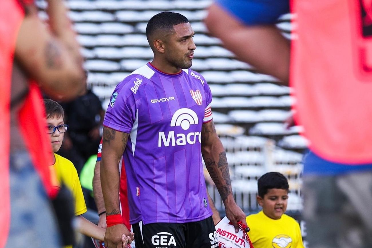 Fernando Alarcón, capitán de Instituto.