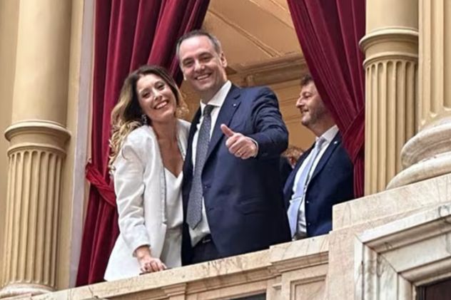 Adorni y su esposa en el Congreso