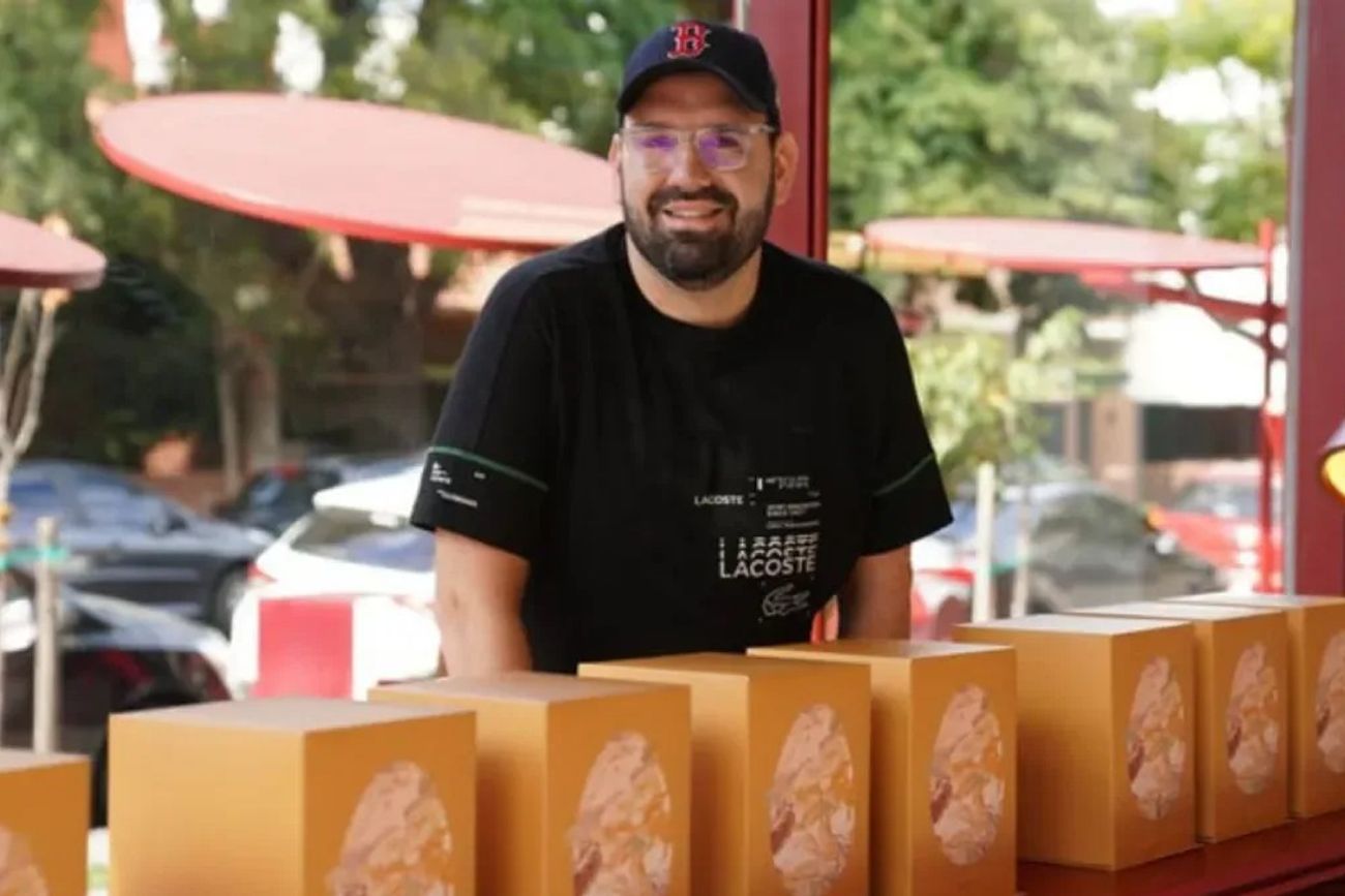 El reconocido pastelero presentó sus exclusivas creaciones artesanales elaboradas con chocolate importado y rellenos premium. 