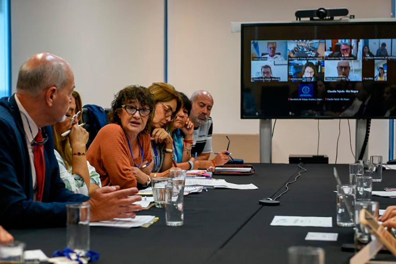 Conflicto docente: los sindicatos rechazaron la oferta del Gobierno de subir el salario mínimo a $650 mil. (Gentileza Infobae)
