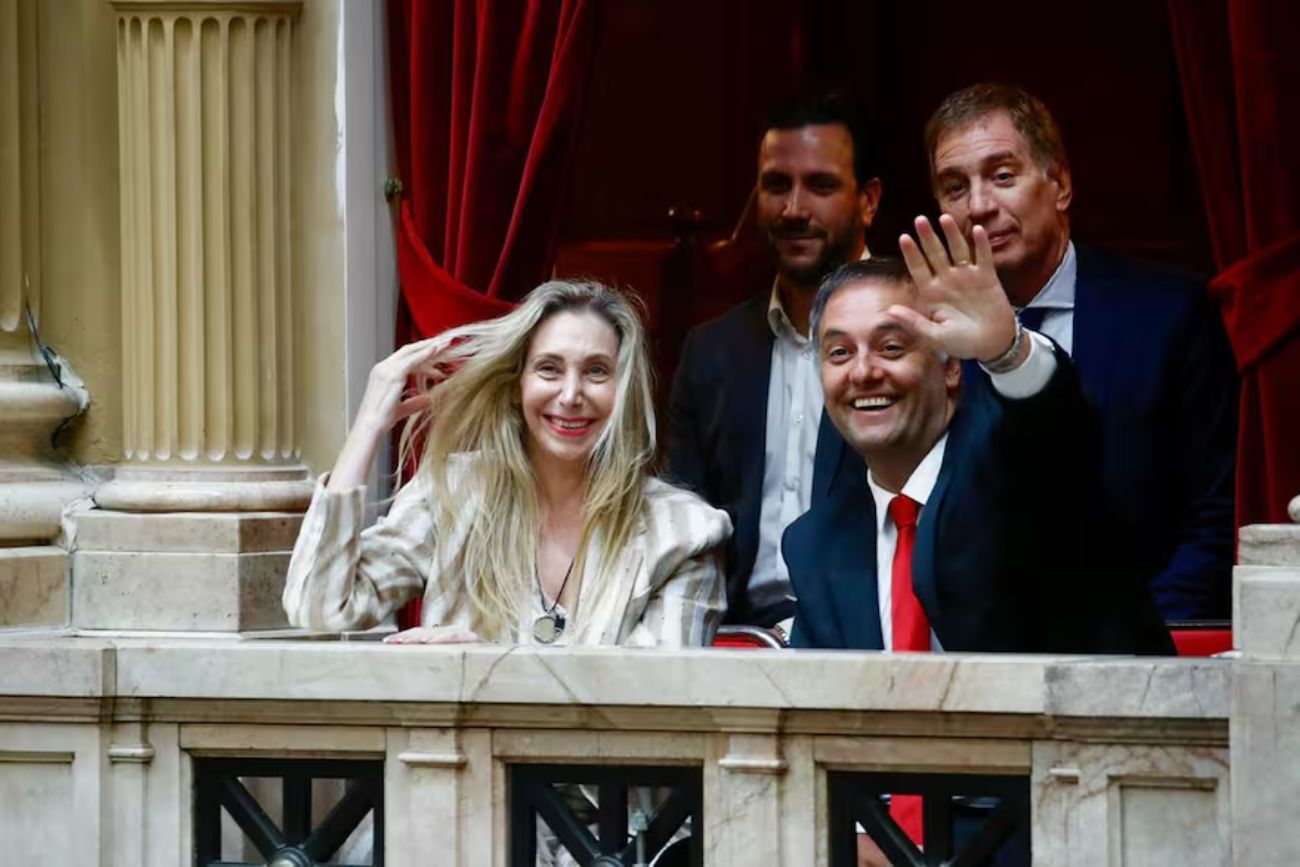 Milei y altos funcionarios respaldaron a Adorni tras la polémica por el viaje a Nueva York