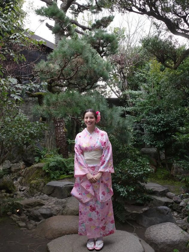 Emilia Mernes en Japón: cómo es la tradicional ceremonia del té que vivió en Kyoto.