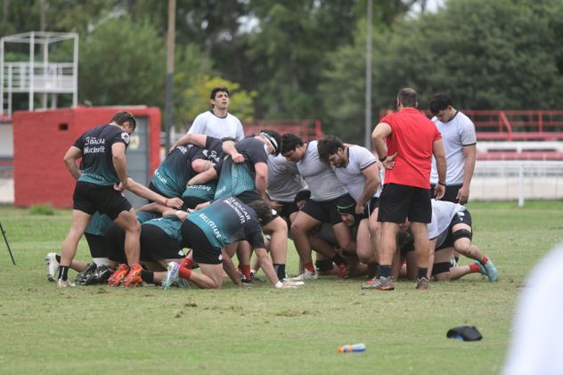 Entrenamiento de Dogos XV en el Jockey CC, en la previa al partido con Selknam de Chile