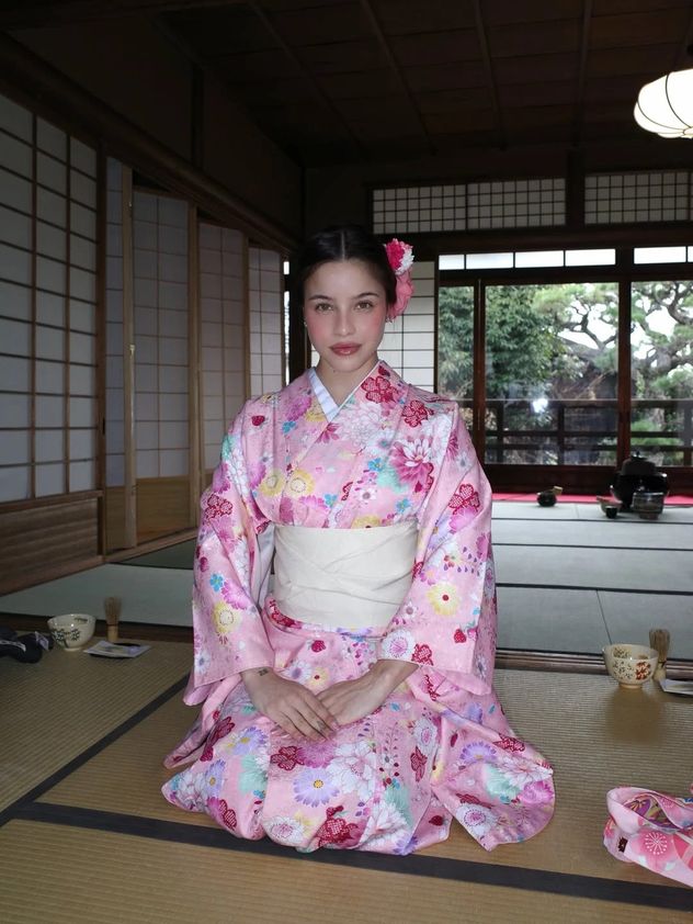 Emilia Mernes en Japón: cómo es la tradicional ceremonia del té que vivió en Kyoto.