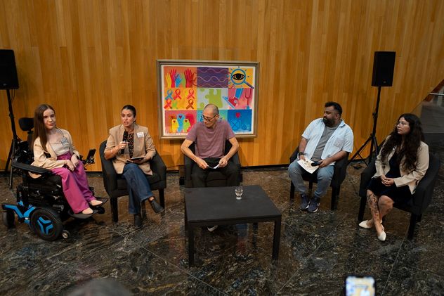 Panel de pacientes en el evento de concientización sobre Enfermedades Poco Frecuentes en la Legislatura de Córdoba.  