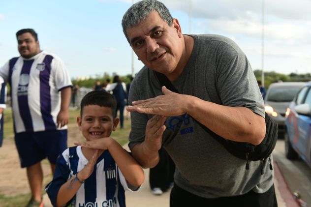 Cara 'e Cancha de hinchas de Talleres en la previa del partido con Instituto en el Kempes. 