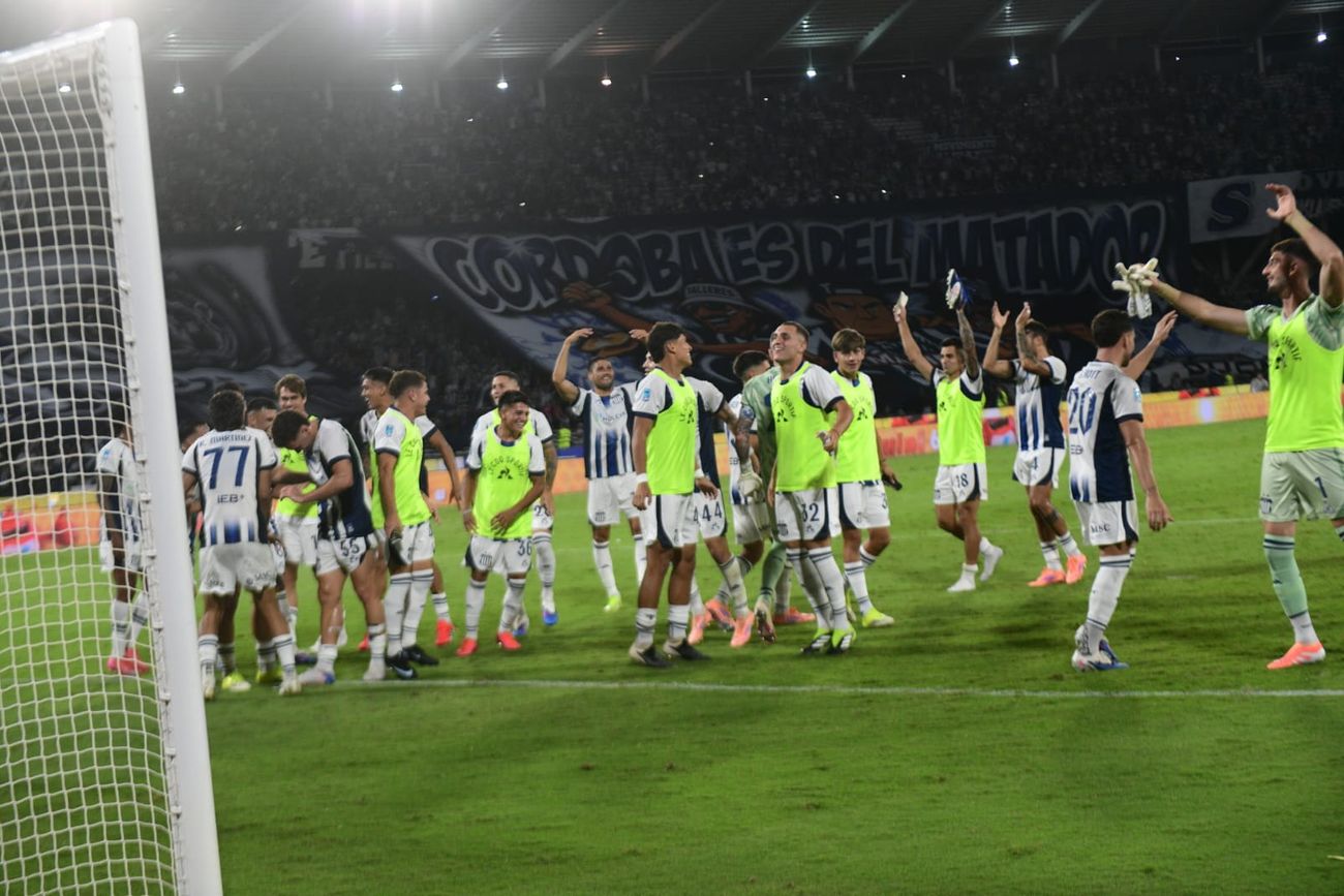 El festejo de Rick y de todo Talleres luego de ganarle 2-0 a Instituto.