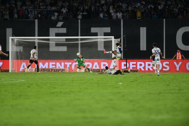 Talleres le ganó a Instituto en el Kempes por la Liga Profesional.
