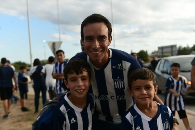 Cara 'e Cancha de hinchas de Talleres en la previa del partido con Instituto en el Kempes. 
