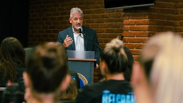 El director académico de Institución Cervantes, Gustavo Mallea, compartió las facilidades que ofrece la institución para estudiar y jugar al mismo tiempo.