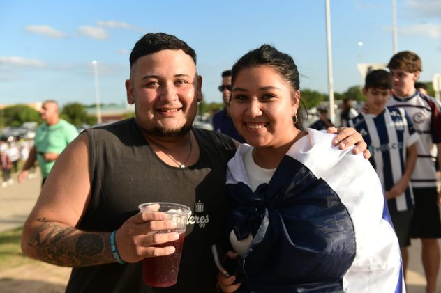 Cara 'e Cancha de hinchas de Talleres en la previa del partido con Instituto en el Kempes. 