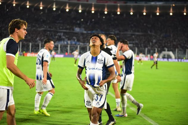 El festejo de Rick y de todo Talleres luego de ganarle 2-0 a Instituto.