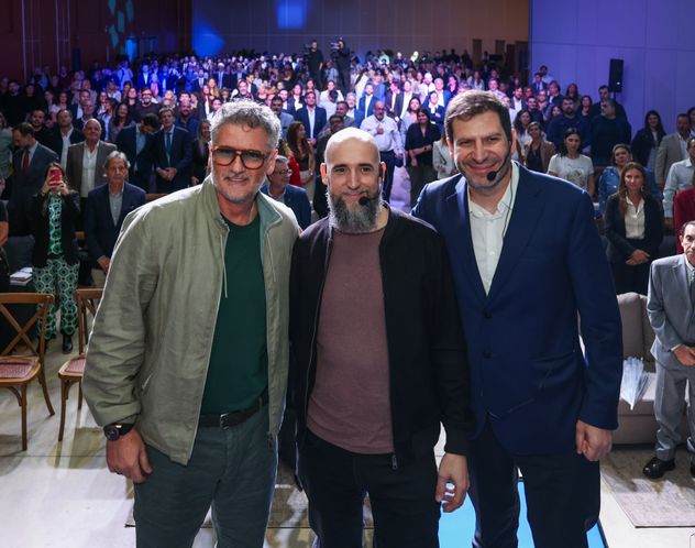 Presentación de LegalIA. Eduardo Bittar, presidente del Colegio de Abogados, abrió el encuentro (derecha de la foto).