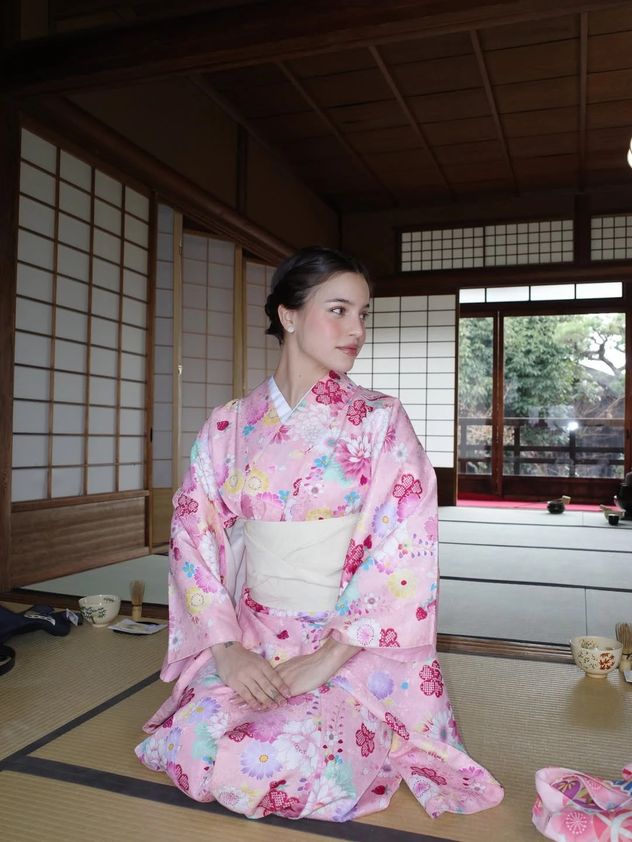 Emilia Mernes en Japón: cómo es la tradicional ceremonia del té que vivió en Kyoto.