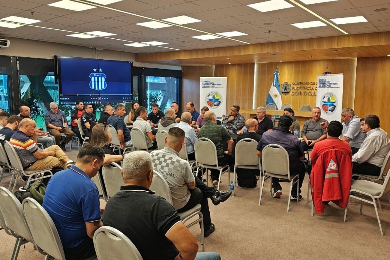Cosedepro. Con su presidente Marcelo Frossasco a la cabeza se diagramaron los operativos de seguridad para los clásicos de este jueves y el Belgrano - Talleres del próximo domingo, más Racing - Brown en Primera Nacional y el rugby de los Dogos.